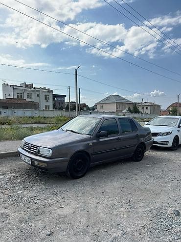 срочный: Volkswagen Vento: 1992 г., 1.8 л, Механика, Бензин, Седан — 2