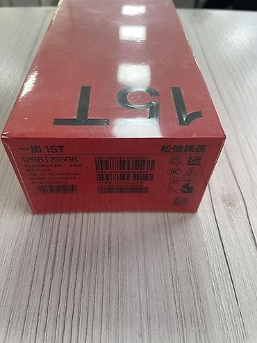 google p: OnePlus 15 / 15T — смартфон в фирменной красной коробке — 3