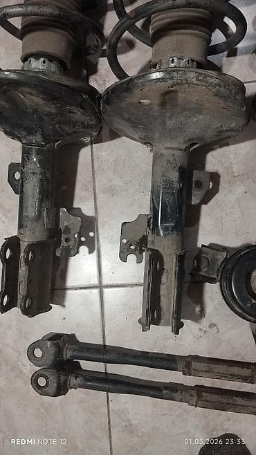 tayota progres: Комплект амортизаторов Toyota 2003 г., Оригинал — 5