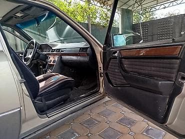Mercedes-Benz E-Class: 1990 г., 2.6 л, Автомат, Седан