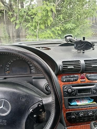 Держатель для смартфона в автомобиль. - Крепление на присоске к