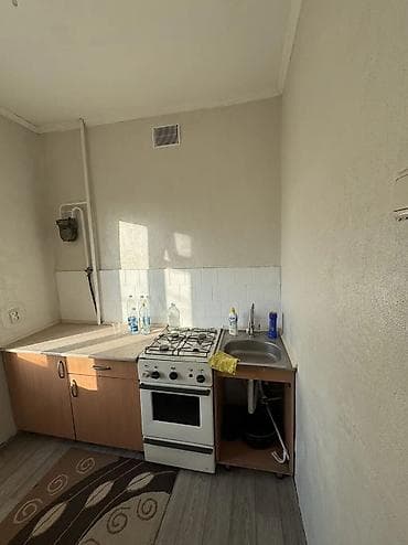 1 бөлмө, Кыймылсыз мүлк агенттиги, Жарым -жартылай эмереги бар