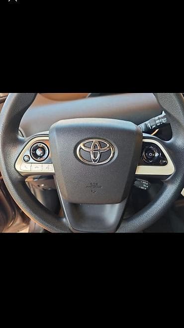 camry 40 2.4: Toyota Prius: 2016 г., 1.8 л, Автомат, Гибрид, Хэтчбэк — 5