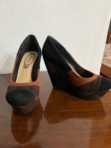 туфли беж цвет: Туфли на платформе 
Размер 39-40
Новые — 2