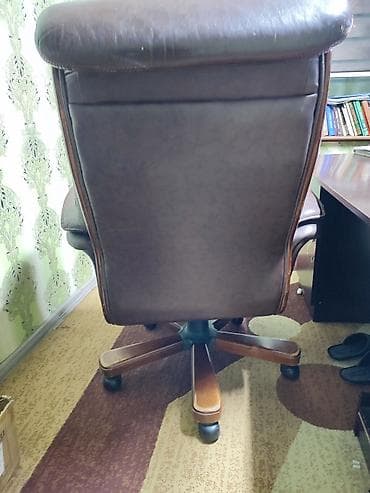 Офисные кресла: Офисное кресло, Б/у, С колесиками, цвет - Коричневый, Самовывоз, Бесплатная доставка, Платная доставка — 4