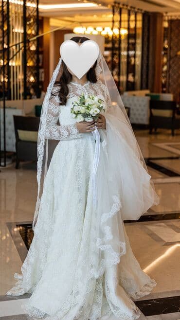 свадеб платье: Үлпөт көйнөгү, M, Дизайнердик, Жабык, Колдонулган — 3