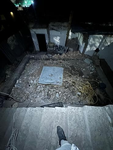 продаю гараж бишкек: Продается 3-этажное коммерческое здание 📍 Суюмбаева / Баетова — 4