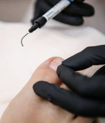 сколько стоит обучение на мастера маникюра: Выравнивание, Наращивание ногтей, Донаращивание ногтей, Маникюр, Педикюр, Услуги подолога, Консультация — 8