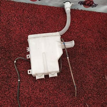 опрыскиватель лобового стекла: Бачок Nissan — 1