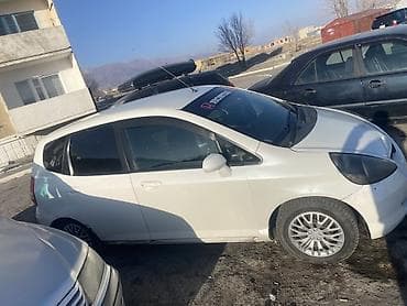 Honda Fit: 2002 г., 1.3 л, Автомат, Газ, Универсал