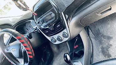 mini cuper: Chevrolet Spark: 2016 г., Автомат, Хэтчбэк — 3