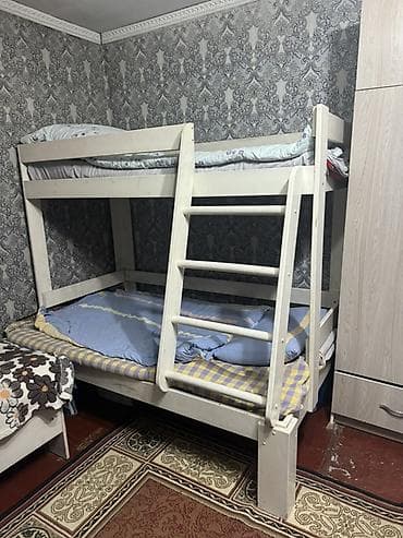 Эмерек: Двухъярусная деревянная кровать с лестницей - Материал: массив — 1
