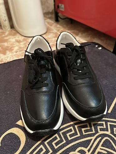 кожаные туфли мужские: Кроссовки повседневные, черные - Дизайн: лаконичные черные кроссовки — 4