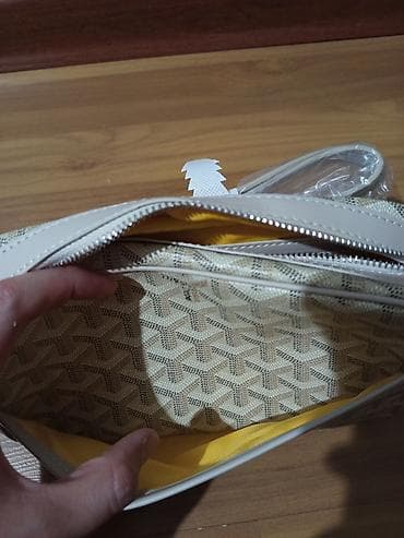 гоярд сумка: Сумка через плечо в стиле Goyard, бежево-кремовая с фирменным — 9