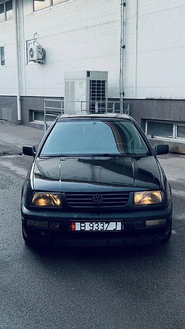 sprinter classic: Volkswagen Vento: 1993 г., 2 л, Ручные, Бензин, Седан — 5