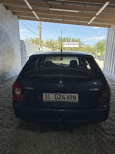 Унаа сатуу: Mazda 323: 2002 г., 2 л, Кол менен иштөөчү, Бензин, Хетчбек — 4