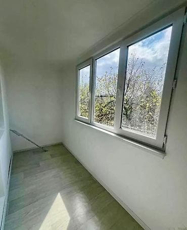 Гаражи: 1 комната, 34 м², 105 серия, 4 этаж, Старый ремонт — 5