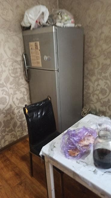 Бөлмөлөр: Сдаётся комната в квартире. - Планировка: отдельная комната с дверью — 1