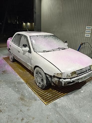 Автомобиль седан, белый цвет, на фото — на мойке с активной пеной at lalafo.kg Автомобиль седан, белый цвет, на фото — на мойке с активной пеной