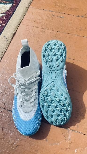 бутсы с шыпами: Футбольные бутсы/сороконожки для мини-футбола - Размер: 34 (указан на — 2