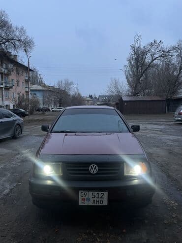 Volkswagen Vento: 1995 г., 1.8 л, Механика, Бензин, Седан at lalafo.kg Volkswagen Vento: 1995 г., 1.8 л, Механика, Бензин, Седан
