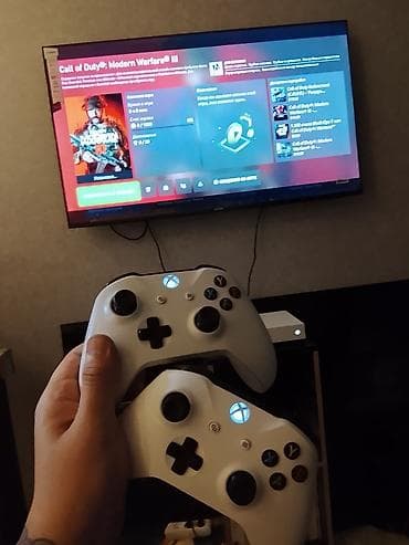 ps 6: Игровая консоль Microsoft Xbox One S (белая) с двумя беспроводными — 3
