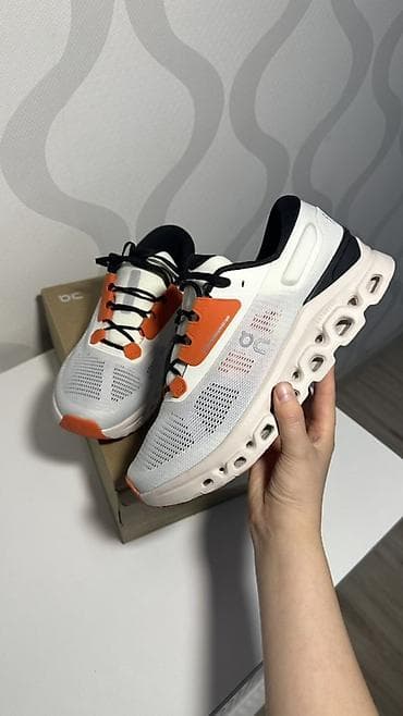 Кроссовки On Running (логотип «ON») — легкие беговые кроссовки с