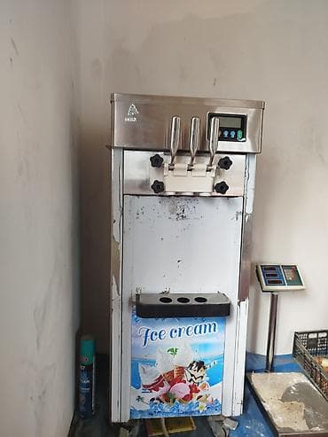 Профессиональный аппарат для мягкого мороженого (фризер) с тремя at lalafo.kg Профессиональный аппарат для мягкого мороженого (фризер) с тремя