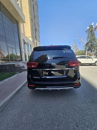 сед: Kia Carnival: 2019 г., 2.2 л, Дизель — 7