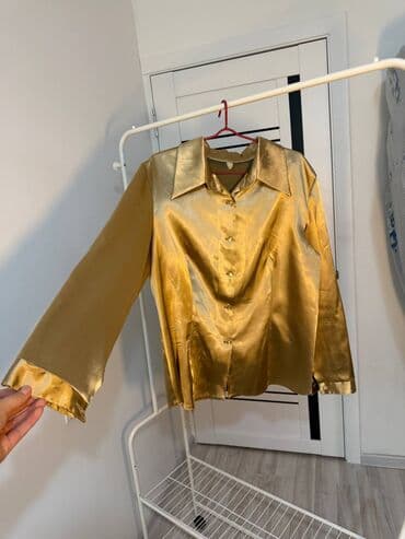б у брендовые вещи: Атласная женская блуза золотистого цвета. - Материал: гладкий — 1