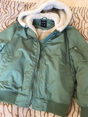 купить женский пуховик большого размера: Женский бомбер утеплённый. Размер 44-46.(S) Отличного качества! Цена — 3