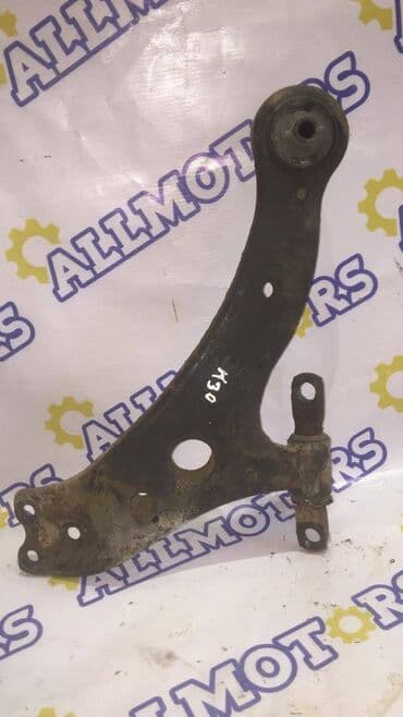 Передний правый рычаг Toyota