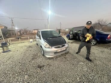 капот на аккорд: Honda Fit: 2003 г., 1.3 л, Вариатор, Бензиновая — 3