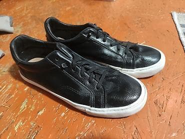 женский вещи: Мужские повседневные кеды. Бесплатно нуждающимся. 39-40 размер. В — 2