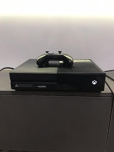 Игровая консоль Xbox One 500гб (первое поколение) в комплекте один