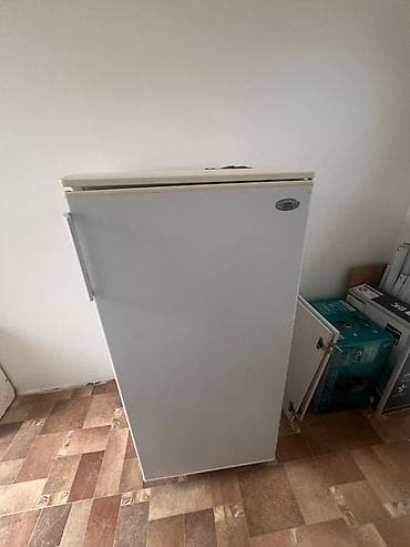 халадильник: Однокамерный холодильник с морозильным отделением сверху. Основные — 2