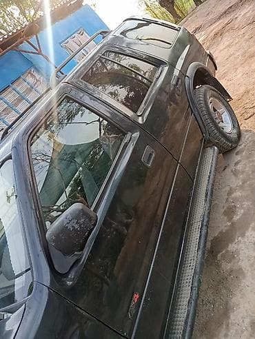 талас авто: Внедорожник 4x4, черный, 5‑дверный кузов. Основные особенности: - — 1