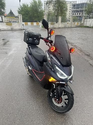 200: Скутер/макси-скутер 150– см³ класса - Аэродинамическое высокое — 2