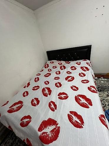 Комплект постельного белья с принтом «поцелуи» - Яркий дизайн: белая