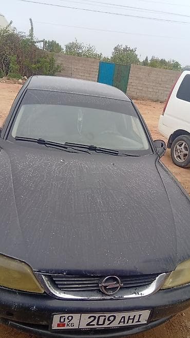 toyota matrix: Opel Vectra: 1999 г., 1.8 л, Механика, Бензин, Лифтбек — 4