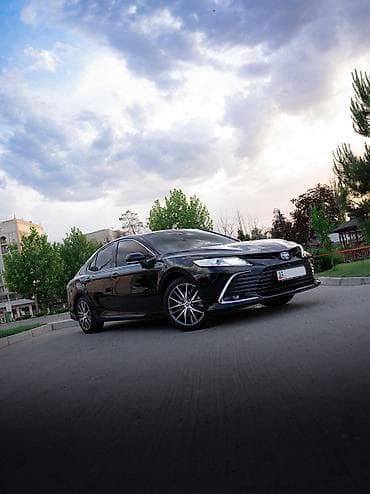 82 2: Toyota Camry: 2023 г., 2.5 л, Автомат, Гибрид, Седан — 2