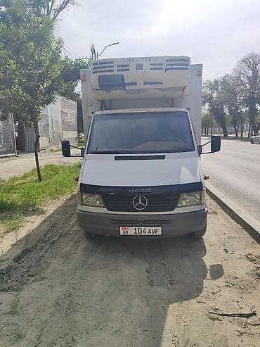 Услуги: По городу и меж городу Рефрижераторный фургон Mercedes-Benz Sprinter — 2