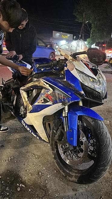 Транспорт: Мотоцикл Suzuki GSX-R (серия спортбайков), синий/белый. Основные — 9