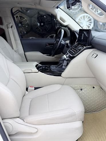 Toyota Land Cruiser: 2022 г., 3.5 л, Автомат, Бензин, Внедорожник — 10