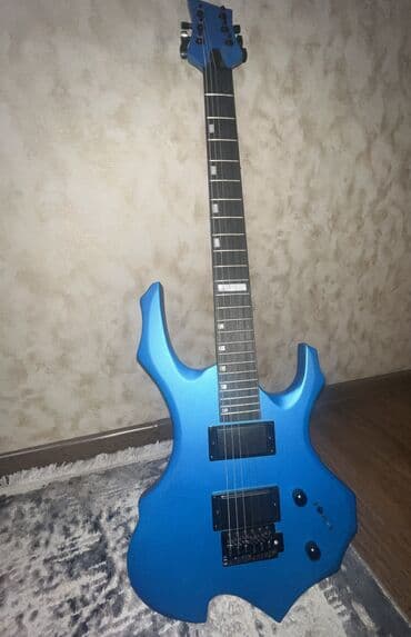 Квадроциклдер: Электрогитара, 6-струнная, в эффектном синем цвете и с необычной — 1