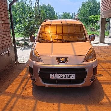 Peugeot Partner: 2012 г., 2 л, Бензин, Универсал at lalafo.kg Peugeot Partner: 2012 г., 2 л, Бензин, Универсал