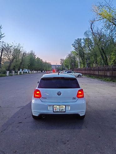 полировщик авто: Volkswagen Polo: 2015 г., 1.4 л, Автомат, Дизель, Хэтчбэк — 4