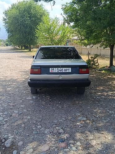 Volkswagen Jetta: 1986 г., 1.8 л, Механика, Седан — 2