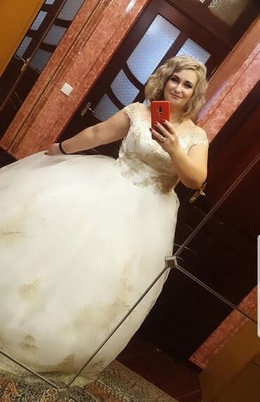 фата на девичник: Продаю свадебное итальянское платье со шлейфом . 
Размер 46-50 — 2