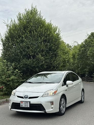 corolla 2016: Toyota Prius: 2014 г., 1.8 л, Автомат, Гибрид, Хэтчбэк — 1